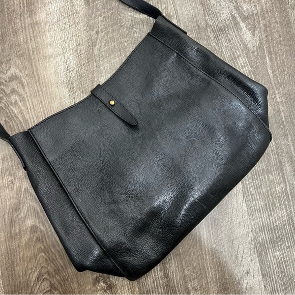 L.L. Bean Black Italian Leather Shoulder Bag - Picture 3 of 14